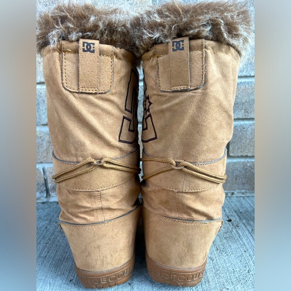 Vintage DC Winter Boots 🥾 - Picture 3 of 3